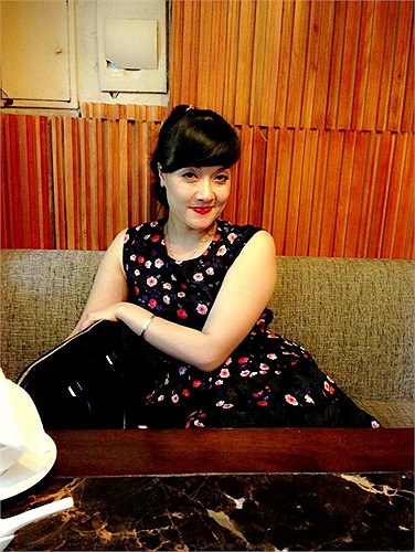 Vân Dung điệu đà làm dáng.