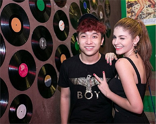 Trước đây Andrea từng mặn nồng với hotboy Bagiio, giới trẻ ngưỡng mộ với tình cảm của cặp đôi dành cho nhau. 