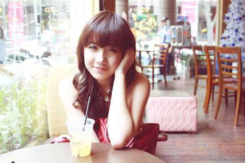 Hot girl khoe ảnh của mẹ