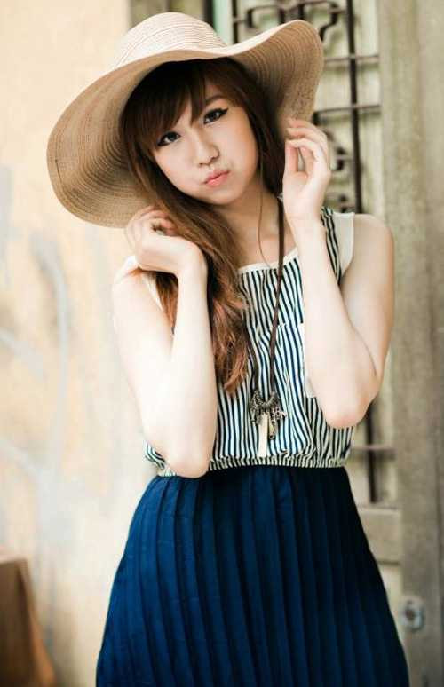 Hot girl khoe ảnh của mẹ