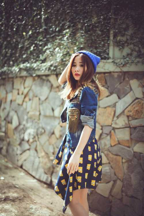 Hot girl khoe ảnh của mẹ