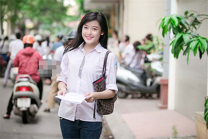 Dù thi cử căng thẳng, vất vả nhưng cô bạn vẫn luôn tươi cười.