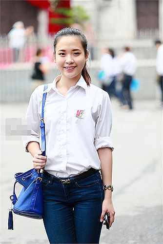 Cô bạn luôn tươi cười sau khi hoàn thành môn Toán