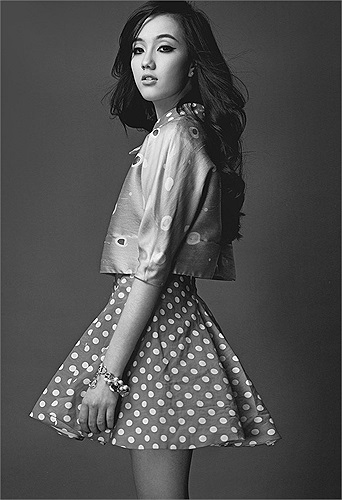 Trong bộ ảnh này, hot girl Mie đã được nhiếp ảnh gia tạo hình theo cảm hứng của 'Nàng Lolita nước Mỹ'. 