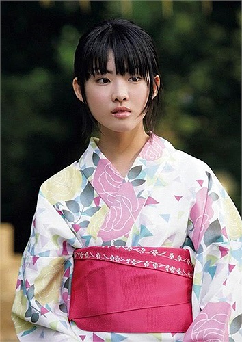 Fukuda Mayuko là nữ sinh cực nổi trong giới trẻ Nhật, dù chỉ mới 19 tuổi nhưng cô bạn đã trở thành cái tên đắt giá của nhiều chương trình truyền hình ở Nhật.