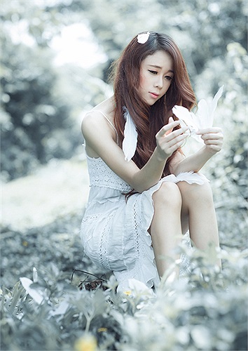 Cô bạn là model ảnh nổi bật cho một số tạp chí, quay clip cho ca sĩ, tham gia một vài chương trình về thời trang cho giới trẻ... 