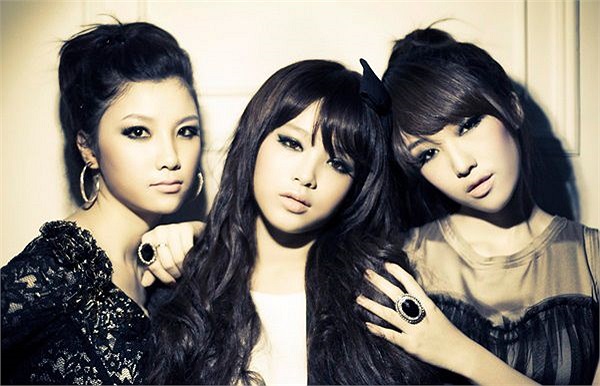 Tháng 8/2011, sau thời gian im hơi lặng tiếng, Huyền Baby bất ngờ xuất hiện với vai trò ca sĩ trong bộ ba B.sily cùng với Hạnh Sino và Emily. Huyền baby dường như đã thực sự lột xác từ hình ảnh hot girl ngây thơ