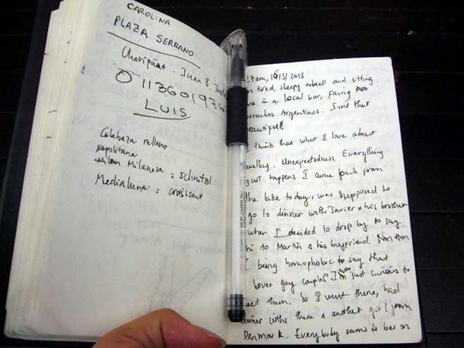 Tác giả Huyền Chip với tập sách thứ 2 của cô