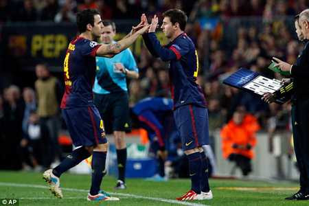 Messi thay Fabregas