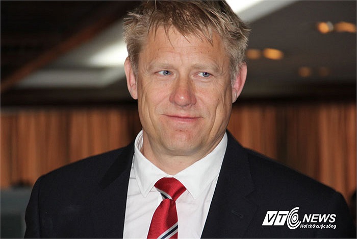 Ở tuổi 50, Peter Schmeichel vẫn đẹp trai đến hút hồn