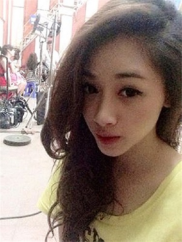 Hà Min mặt tâm trạng.