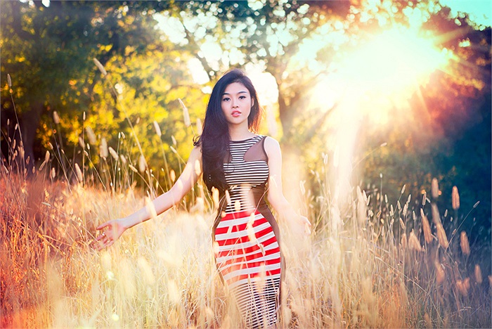 Ngoài việc bán các sản phẩm thời trang do cô thiết kế với số lượng hạn chế, thương hiệu thời trang này còn trưng bày các mặt hàng hiệu cao cấp từ các thương hiệu hàng đầu như Hermes, Gucci, Chanel, Dior,... gồm túi xách, phụ kiện, giày, đồng hồ,... 