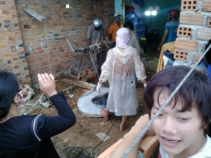 giết người, hành hạ, đóng đinh, báo cô, giếng, bốc mùi