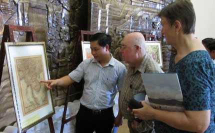 Khách quốc tế thích thú khám phá Hoàng Sa