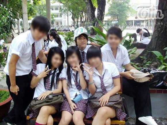 Khám phá bí mật thời đi học của nhóm 365