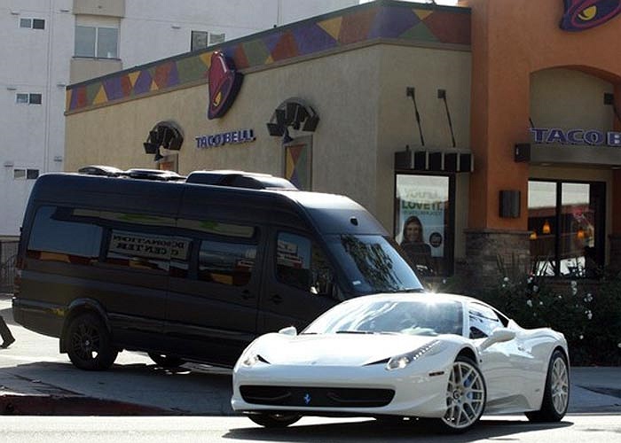 Justin và siêu xe Ferrari