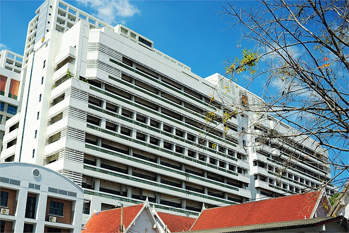 Bên cạnh kiến trúc hiện đại