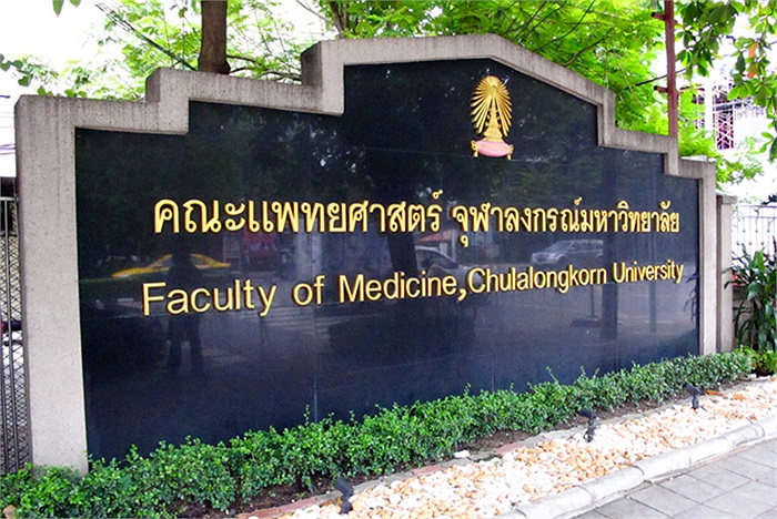 Theo bảng xếp hạng của tạp chí Times Higher Education Supplement năm 2004, trường đứng thứ 46 thế giới về lĩnh vực khoa học xã hội và hạng 60 về sinh dược 