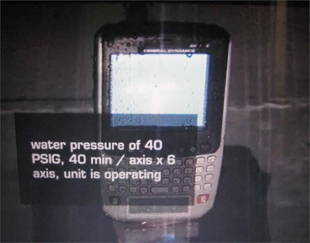 Với áp lực nước lớn, Sectéra Edge vân chứng tỏ được khả năng vận hành bình thường.