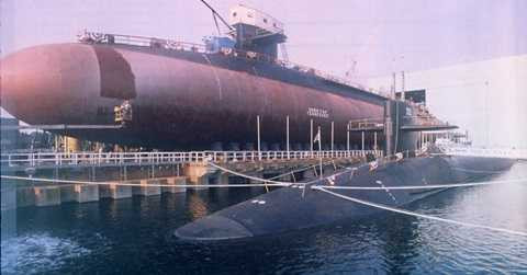 tàu ngầm hạt nhân tên lửa