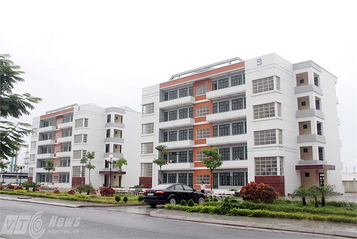 Khu nhà ký túc xá hiện đại chia thành 2 khu vực cho nam sinh và nữ sinh