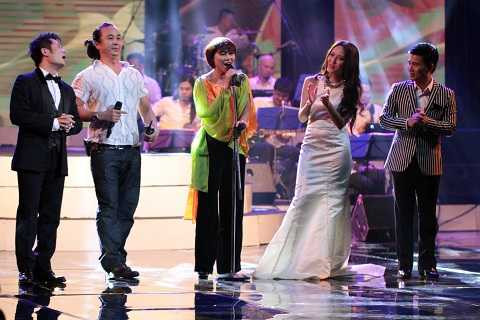 Khán giả “Đêm Viettel” tha thiết “níu chân” Bằng Kiều