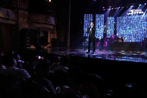 Khán giả “Đêm Viettel” tha thiết “níu chân” Bằng Kiều