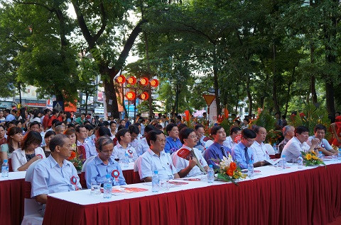 nhà sách tiền phong