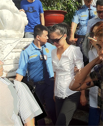 Phạm Quỳnh Anh - người chị thân với nam ca sĩ đã thức cả đêm để hát cho anh nghe, cô ngậm ngùi tiễn biệt Wanbi.