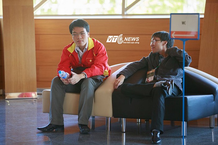 Lê Quang Liêm và Trường Sơn sau mỗi giờ thi. Bộ đôi này luôn sát cánh.