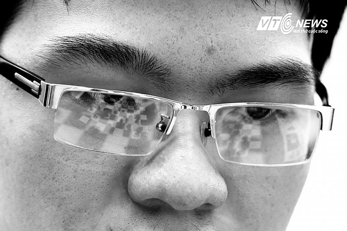 Hình ảnh đặc tả khuôn mặt Lê Quang Liêm trong thi đấu.