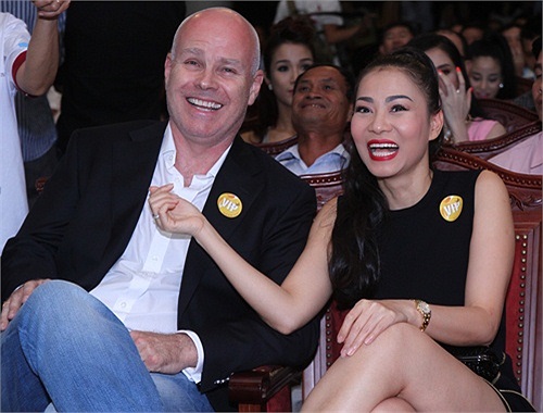 Bí mật kết hôn với ông xã là tỷ phú người Hà Lan, mãi hai tháng sau, dư luận mới được biết tin vui này của nữ hoàng nhạc dance Thu Minh.