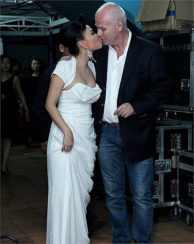 Đến bây giờ, xuất hiện ở bất cứ sự kiện lớn nhỏ nào, người ta luôn thấy bóng dáng chồng Thu Minh phía sau.