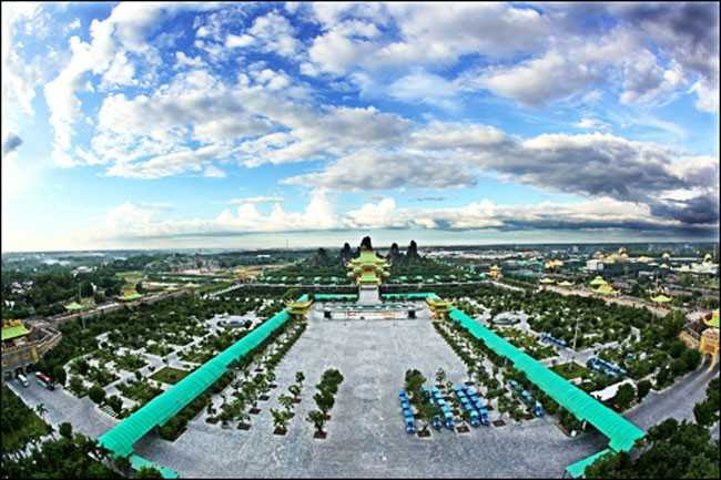 Toàn cảnh khu du lịch Đại Nam Văn Hiến.