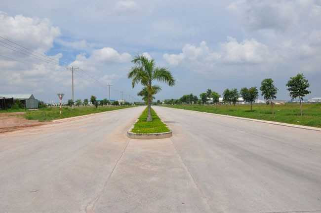 Đường giao thông tại khu công nghiệp Sóng Thần III.