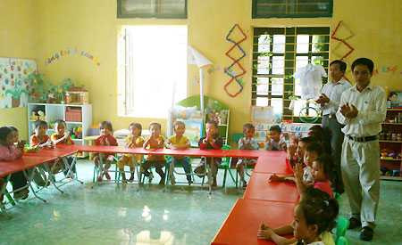 Lãnh đạo Vụ giáo dục mầm non (Bộ GD-ĐT) yêu cầu các trường không dạy chương trình lớp 1 cho trẻ mầm non 