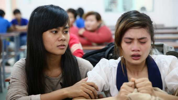 Một sinh viên đã bật khóc khi được nhà trường cho thi tốt nghiệp sau nhiều lần khiếu nại