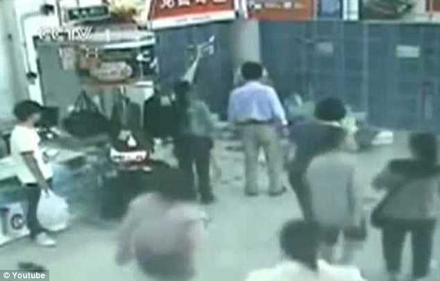 Dù được đưa đến bệnh viện nhưng cụ bà bị tử vong