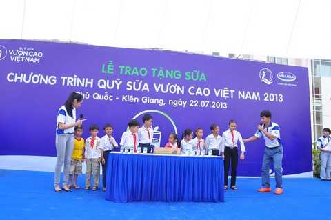 40 ngàn ly sữa cho trẻ em nghèo Phú Quốc – Kiên Giang