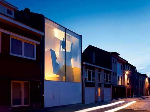 Nhà ống tình yêu