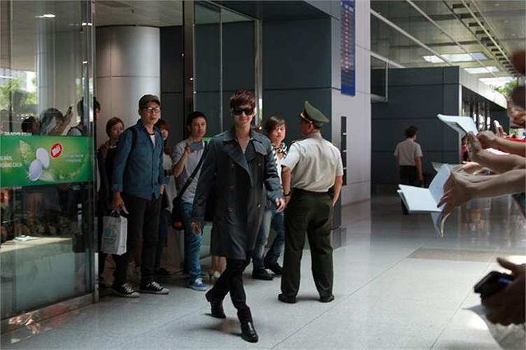 ‘Chàng Gốm’ của phim Vườn sao băng ăn diện rất giản dị.