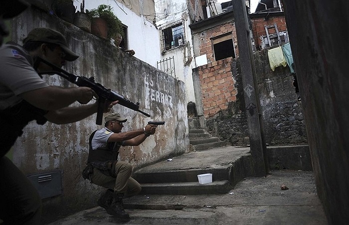 Cảnh sát chuẩn bị đối mặt với các thành viên băng đảng ma túy