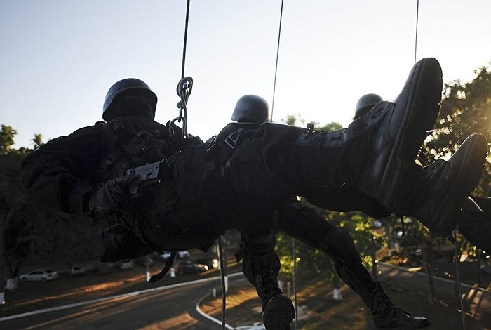 Và có khả năng tác chiến tốt hơn so với các cảnh sát địa phương