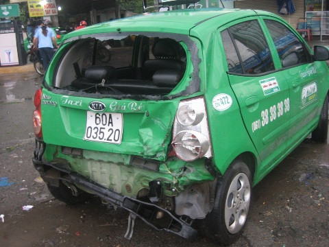 Đồng Nai, QL1A, ngã tư Vũng Tàu, vòng xoay, xe tải, taxi, náo loạn, mất thắng