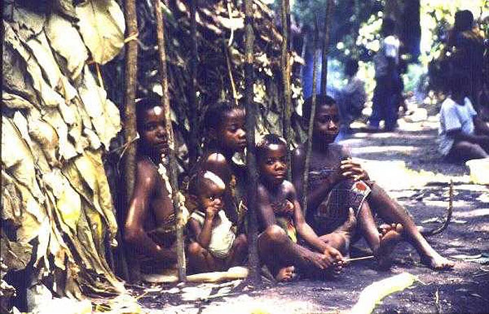 Dù kết hôn rất sớm, nhưng họ lại rất chung thủy và tôn trọng chế độ một vợ một chồng.