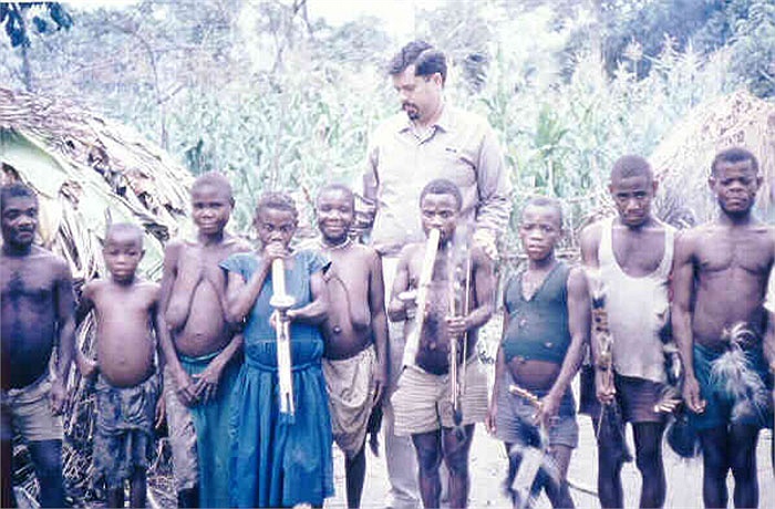 Các nhà nhân chủng học cho rằng, do vòng đời quá ngắn nên họ đã cho phép người trong bộ tộc duy trì nòi giống sớm.