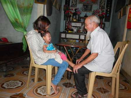 cụ ông, kỳ lạ, cai sữa, dọa nạt, nghệ an