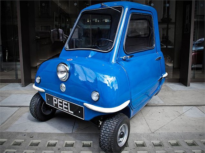 Peel P50 là một đại diện khác nổi tiếng không kém trong thế giới xe 3 bánh. Xe chỉ nặng chưa đầy 65 kg với động cơ công suất chỉ 4,2 mã lực. 