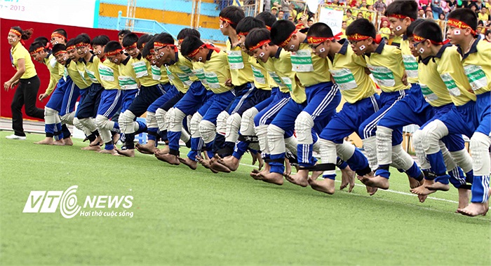 Đội trường THCS Nguyễn Trường Tộ tăng tốc.