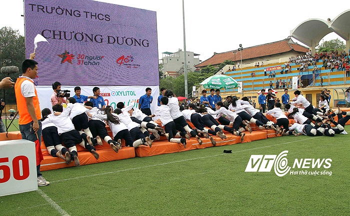 Đội trường THCS Chương Dương cán đích.